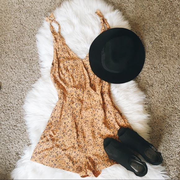 Urban Outfitters Pants - Urban Outfitters floral romper 🌻